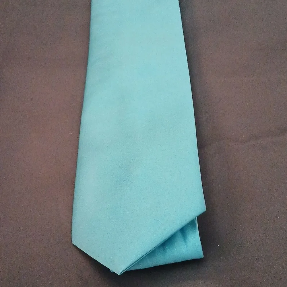 Forever Pours International tie light turquoise EUC